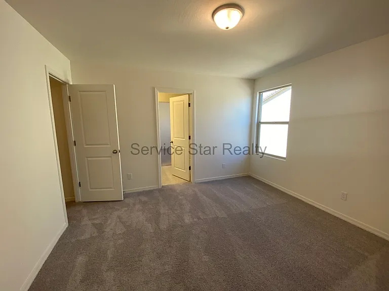 2402 E Alonso Dr — Photo 16