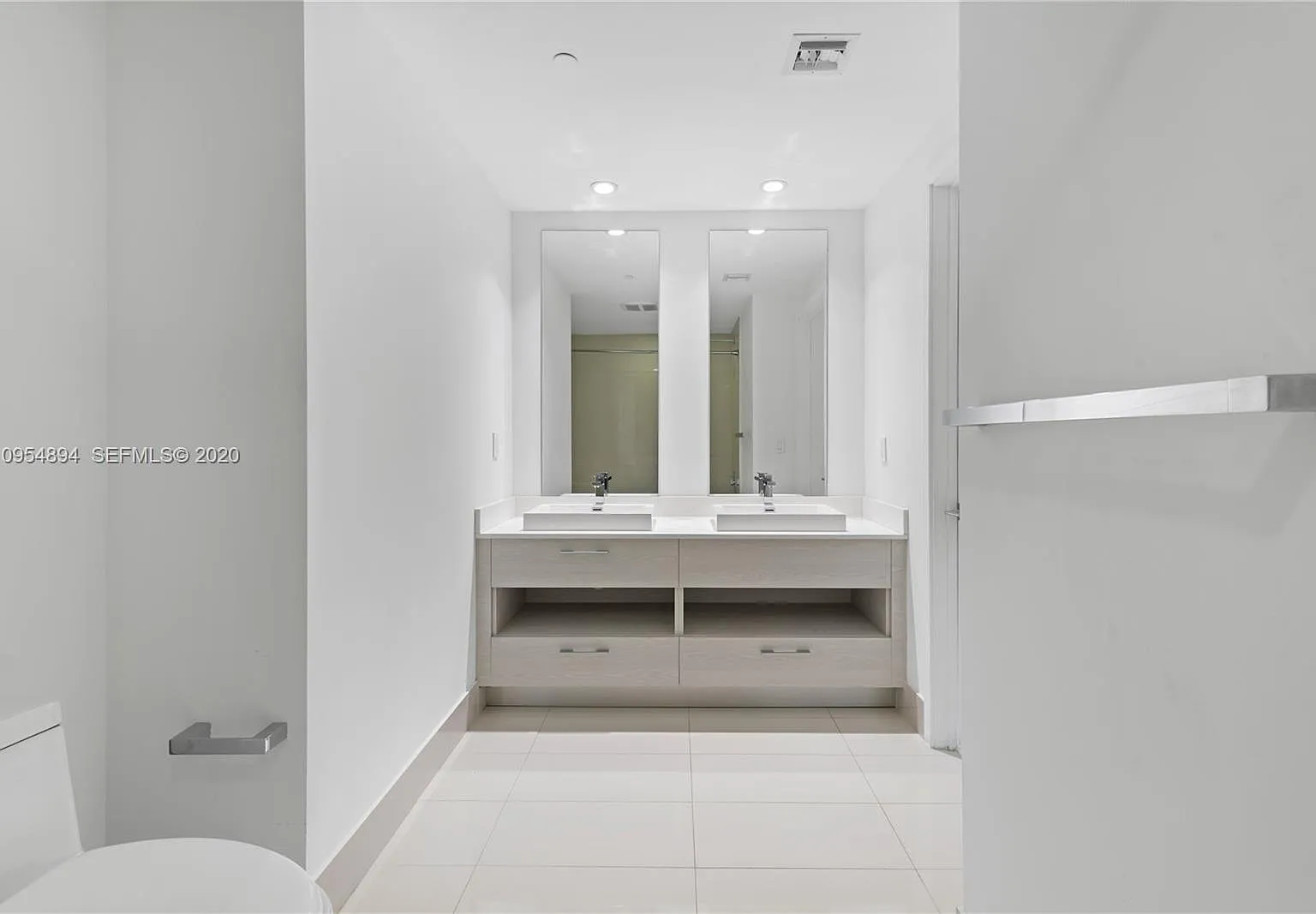 1 bed, 1.5 bath, 738 sqft, $3,700 — Photo 3