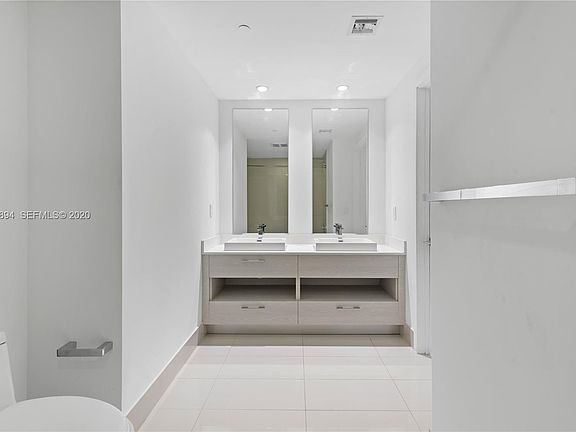 3rd image of 45 SW 9th St #1302