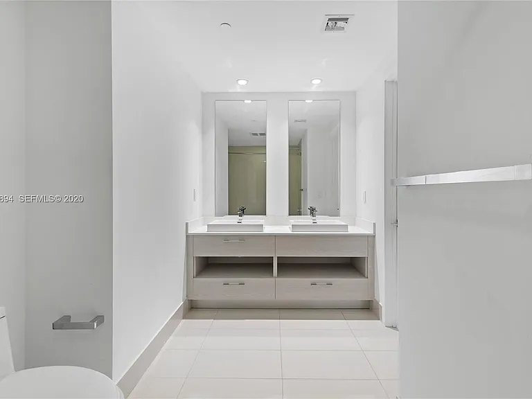 49 SW 9th St #9 — Photo 3