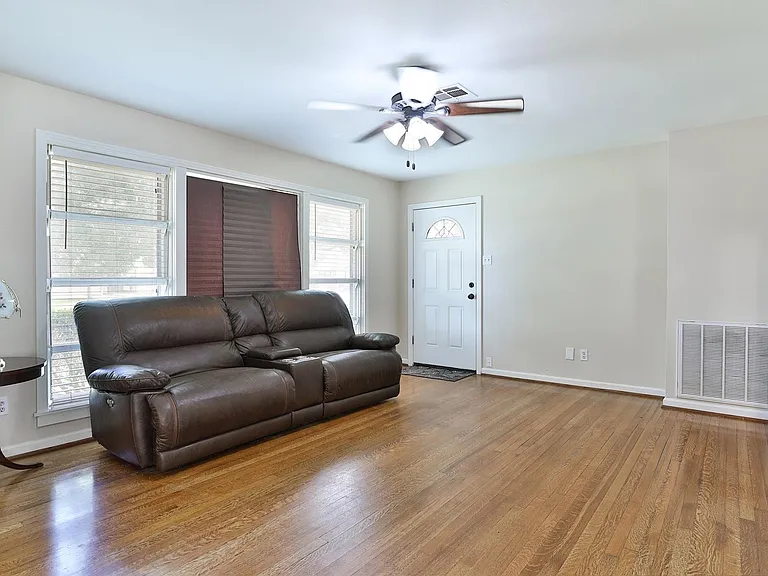 1321 Thornton Rd — Photo 4