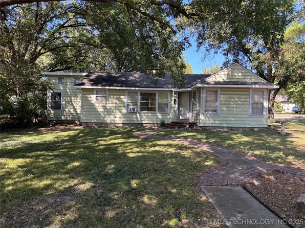 705 10th Ave NW, Ardmore, OK 73401