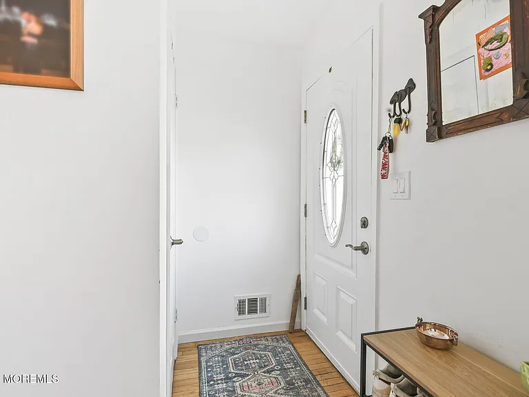 12 Bayview Ave — Photo 4