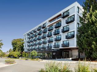 126 E 21st St #105, North Vancouver, BC
