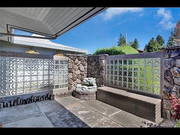 front enclosed private patio