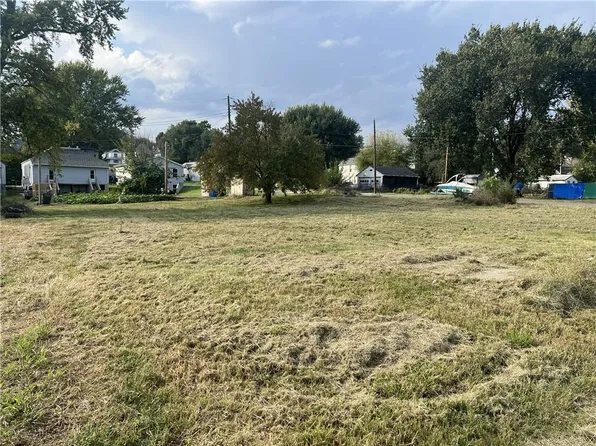 1002 S 17th St, Saint Joseph, MO 64507