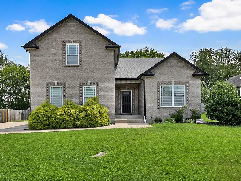 987 Promenade Dr — Photo 1
