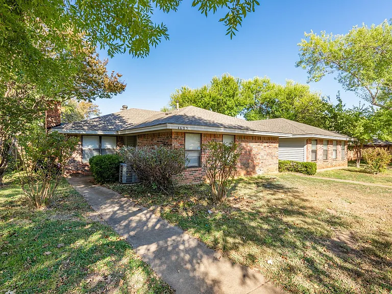 4605 & 4607 Menzer Rd — Photo 5