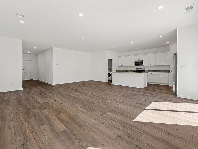 103 Dewitt Dr — Photo 13