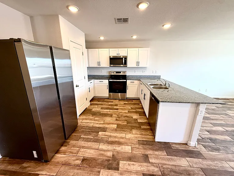 2208 E Clear Creek Dr — Photo 12