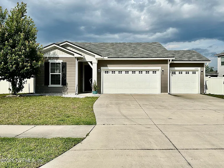 1443 Tropical Pine Cv — Photo 1