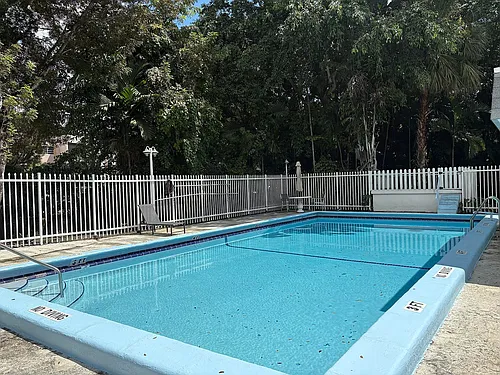 15902 SW 95th Ave Photo 1