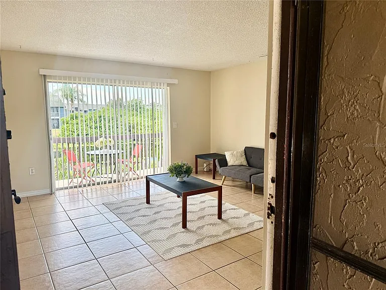 2612 Hidden Lake Dr N #D — Photo 3