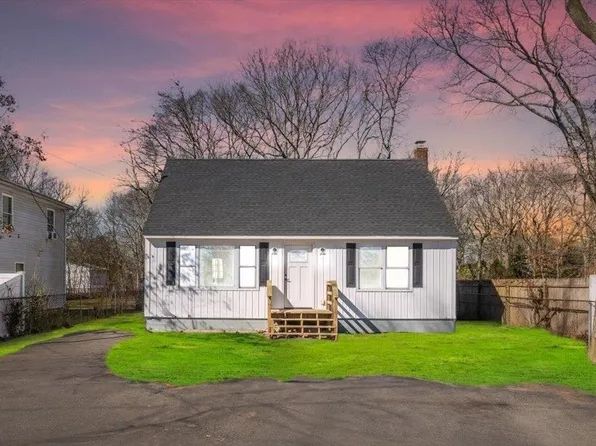 14 Floyd Road N, Shirley, NY 11967