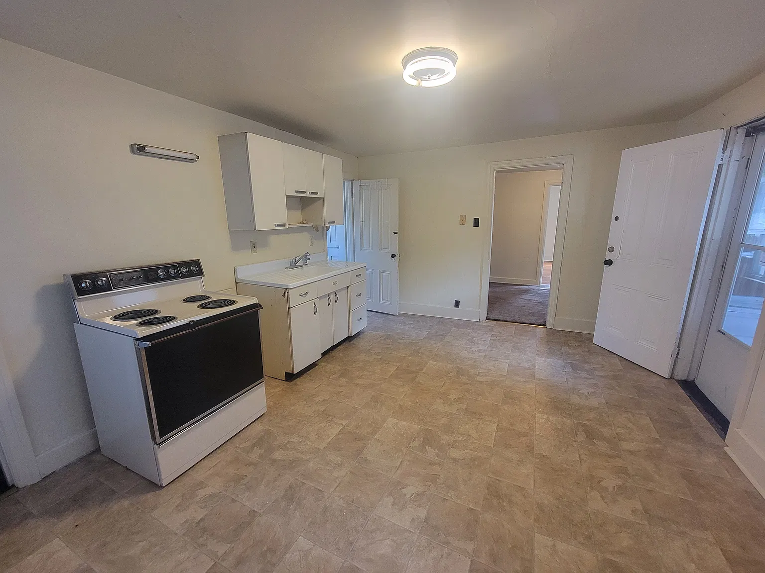 1 bed, 800 sqft, $950 — Photo 3