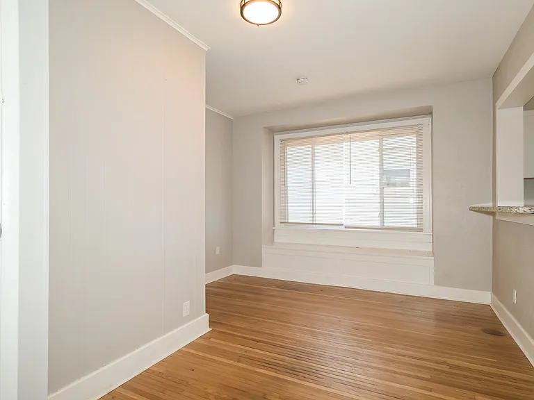 1135972_021_living_room_13584207.jpg