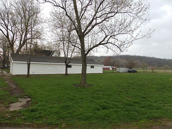 3rd image of 210 W Griggsville St