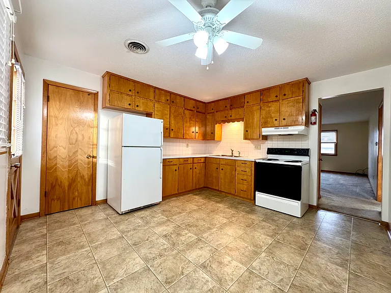 214 8th Ave SE #4 — Photo 3