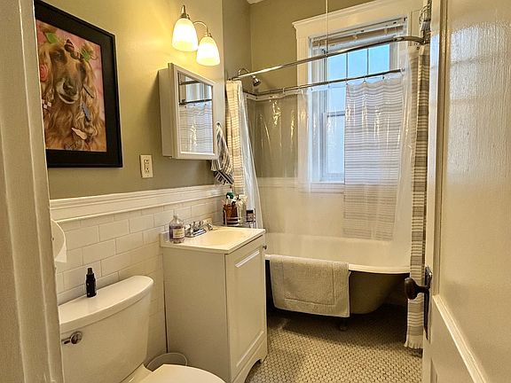 5th image of 1572 Commonwealth Ave #1572