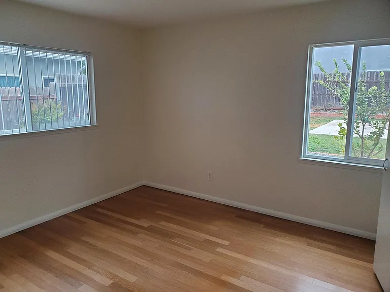 3040 Haidas Ave — Photo 4
