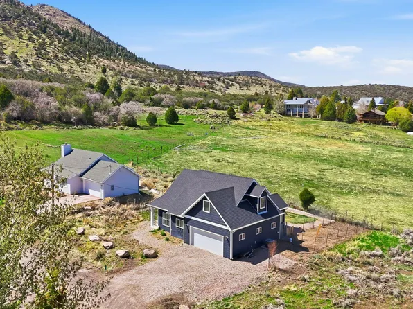 174 S Pine Valley Dr, Pine Valley, UT 84781