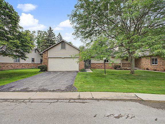 2nd image of 32887 Chapman Cir