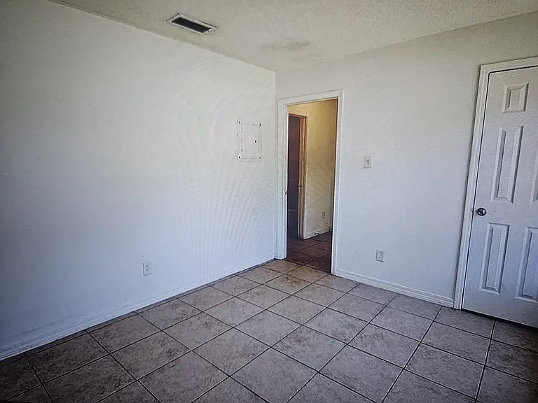 1204 Seneca St — Photo 4