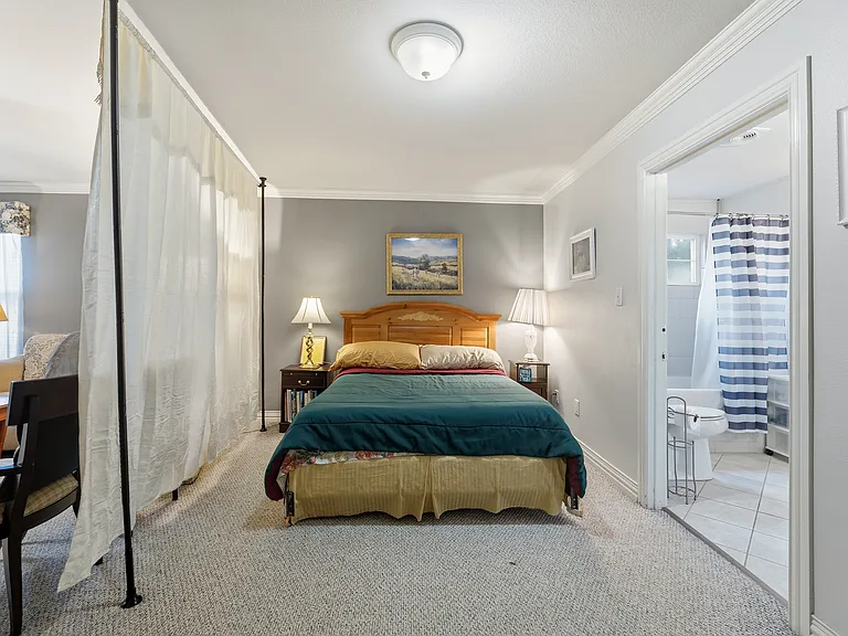 2720 Oates Dr — Photo 38