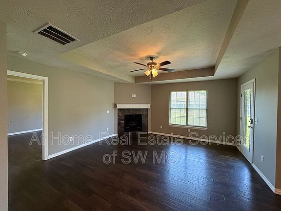 3rd image of 667 N Santa Monica Dr