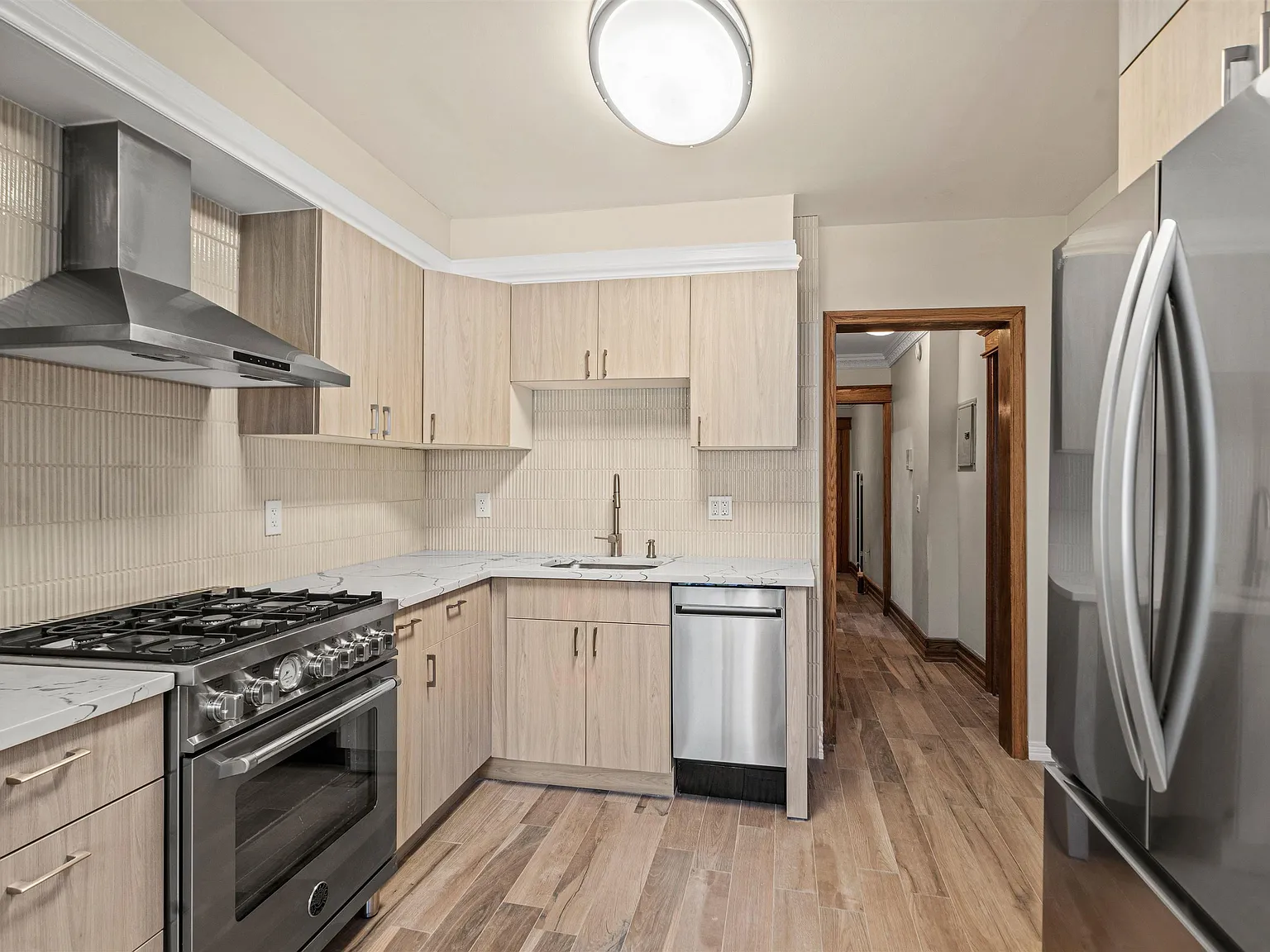 1 bed, 1.0 bath, 800 sqft, $2,000 — Photo 3