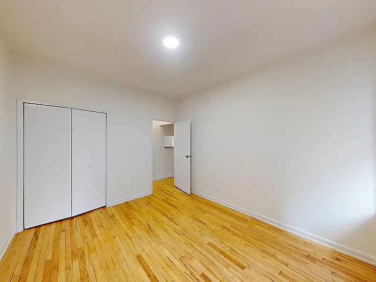 300 1/2 E 65th St #2D — Photo 7