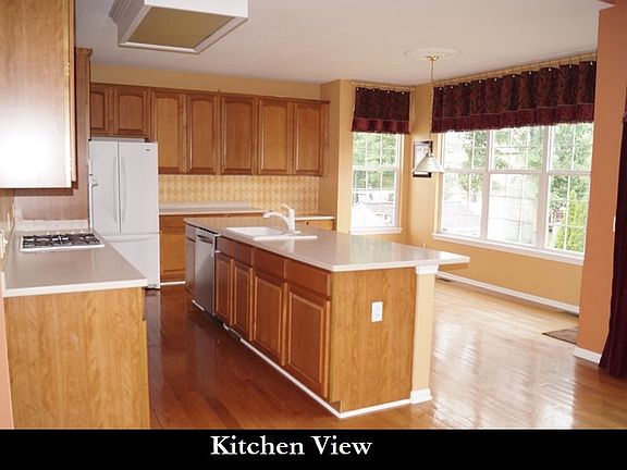 3rd image of 18043 Stony Point Dr