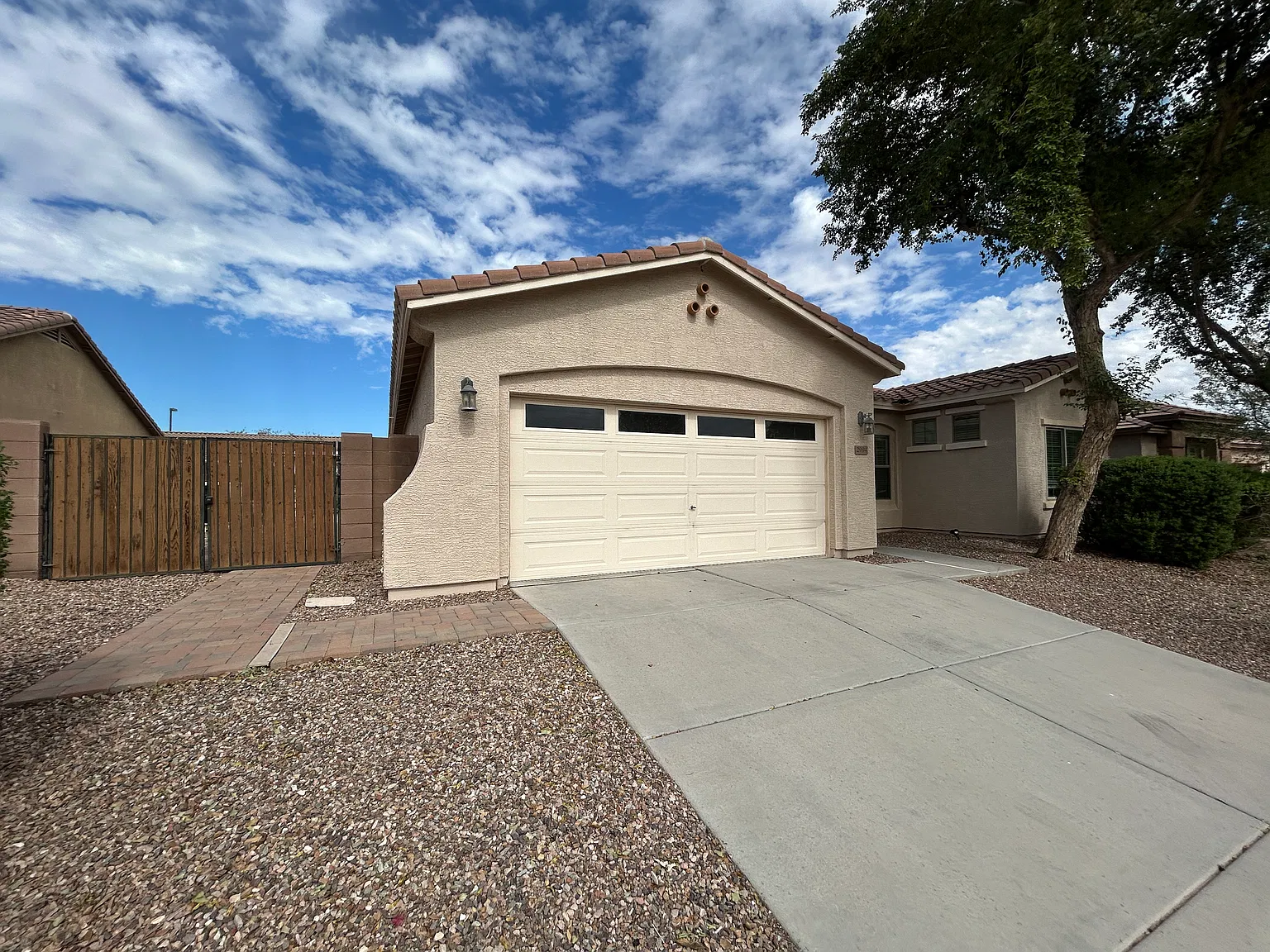 4 bed, 2.0 bath, 2242 sqft, $2,795 — Photo 4