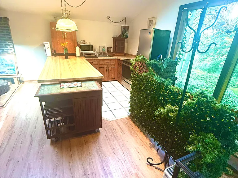 8 E Meadow Rd — Photo 12