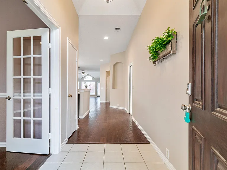 615 Lake Bridge Dr — Photo 11