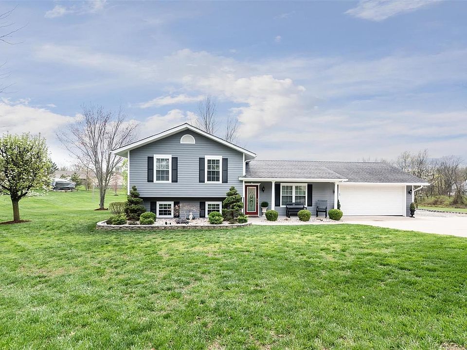 Front View of the Home/Property