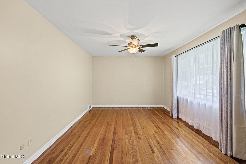 4th image of 18 Edmel Road