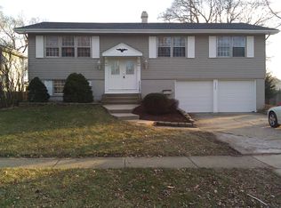 1433 W Oakmont Rd, Hoffman Estates, IL 60169