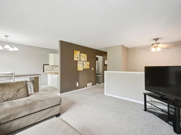 1003 Pontiac Ln, Chanhassen, MN 55317
