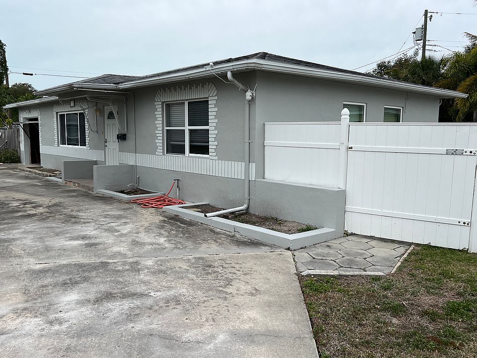 1st image of 1119 Meadowlawn Dr N