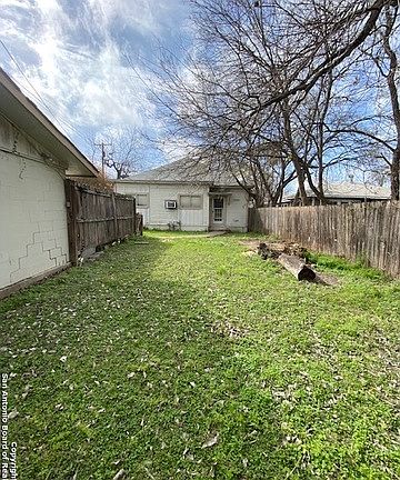 5th image of 1203 W Magnolia Ave