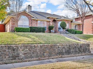 3033 Creek Meadow Ln, Garland, TX 75040
