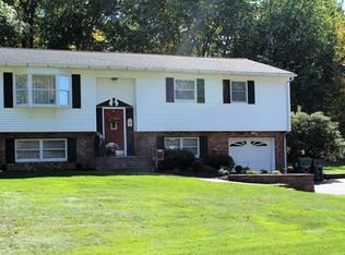 2 Old Town Rd, Monroe, NY 10950