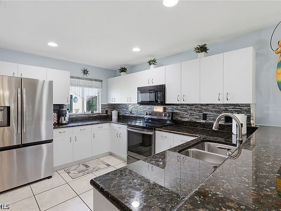 5th image of 522 SE 4th St