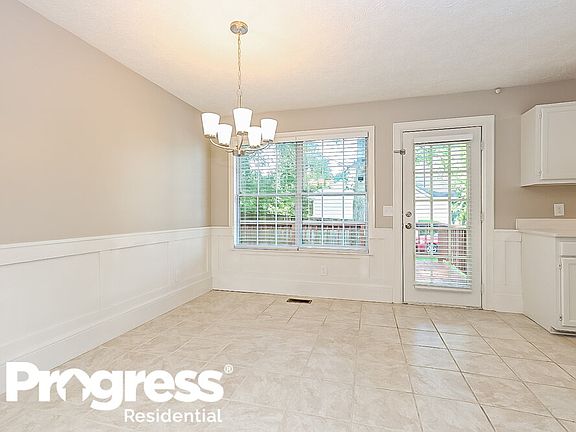 5th image of 2207 Centertree Dr