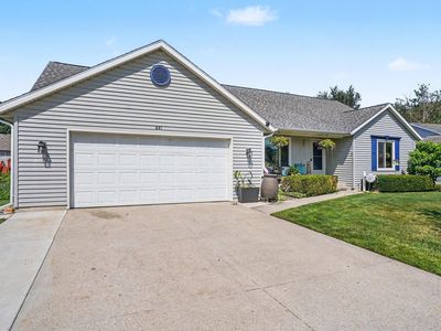 641 Ridgefield Dr, Coopersville, MI, 49404