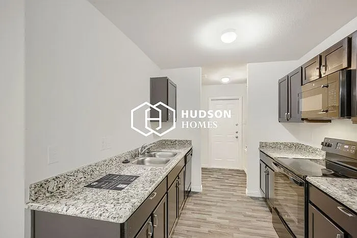 1221 N Whitten Ave — Photo 5