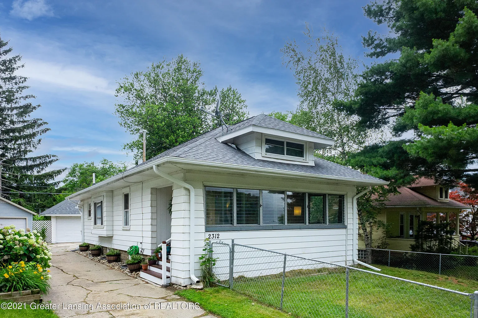 2312 Strathmore Rd photo 1