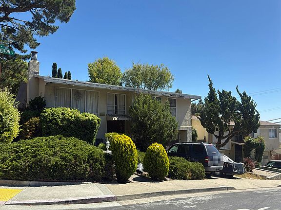 3rd image of 2598 Bennington Dr