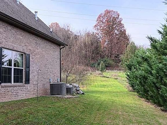 3rd image of 164 Christine Ct